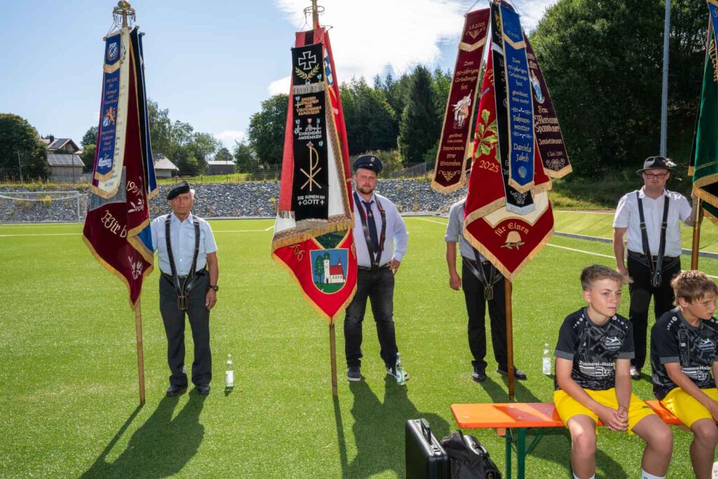 60-jähriges Gründungsfest des SSV Jandelsbrunn - Beitragsbild mit Fahnenjunker